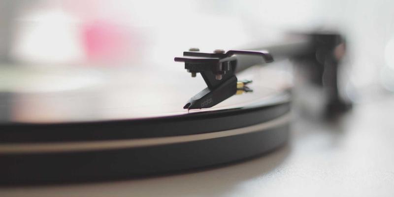 工业平板电脑：嵌入式解决方案如何重塑工业计算机的应用边界